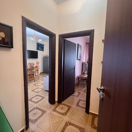 Sea View Apartments *