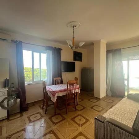 Sea View Apartments *
